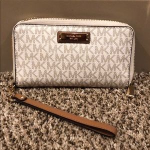 MK Large Smartphone Wristlet